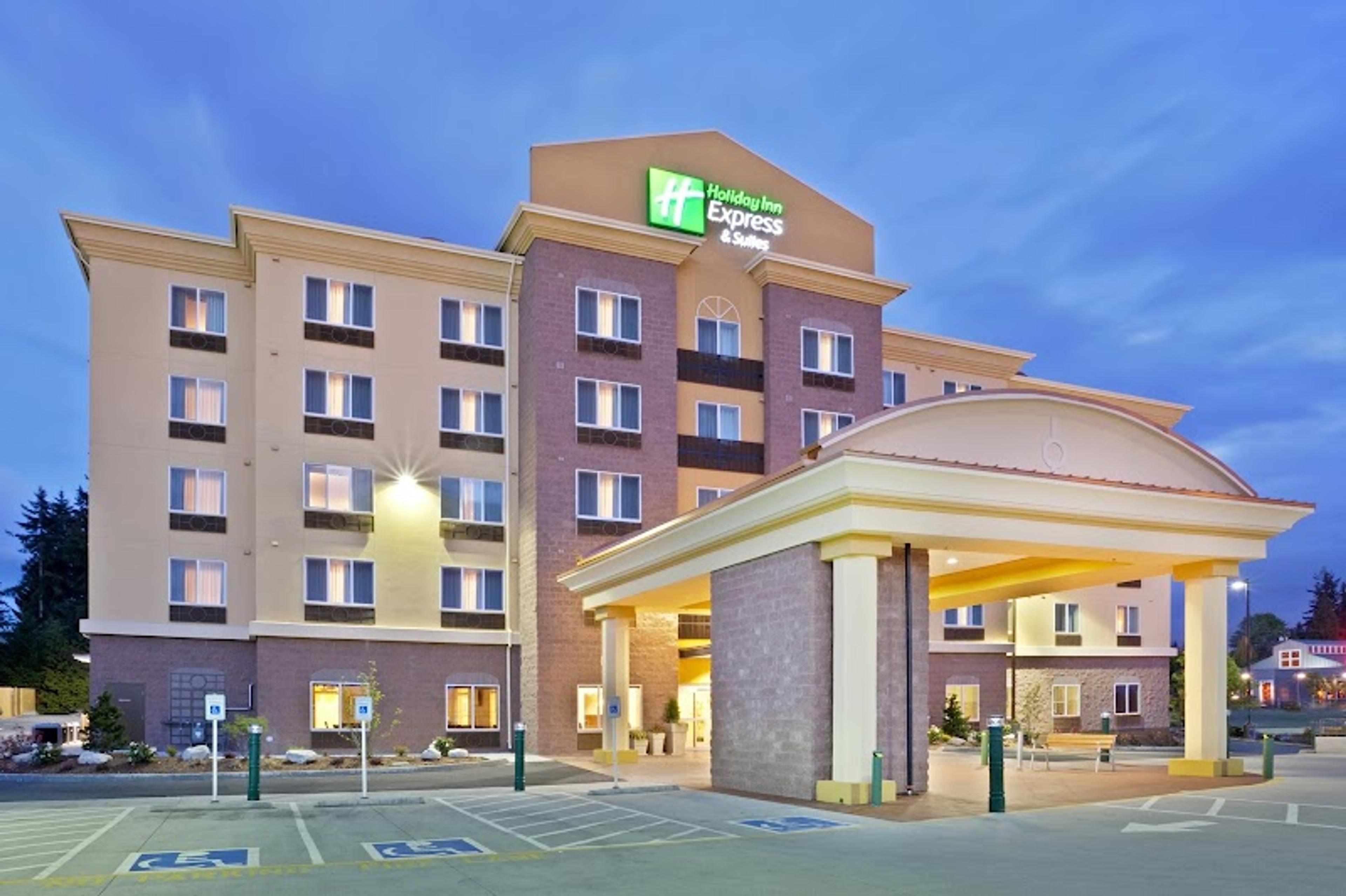 Holiday Inn Express & Suites Seattle North - Lynnwood, an IHG Hotel