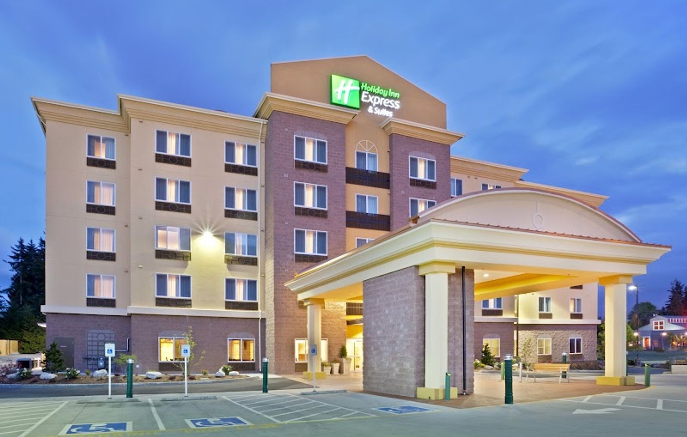 Holiday Inn Express & Suites Seattle North - Lynnwood, an IHG Hotel