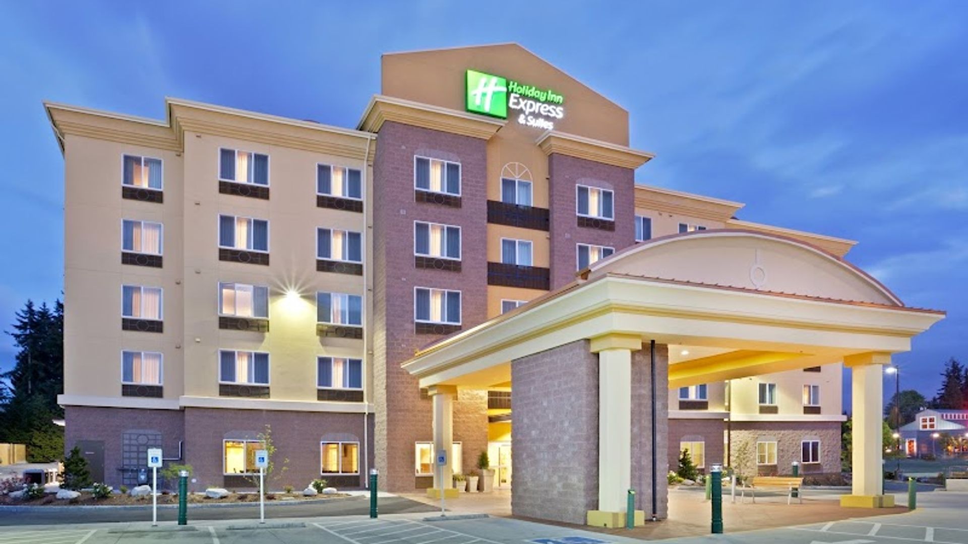 Holiday Inn Express & Suites Seattle North - Lynnwood, an IHG Hotel