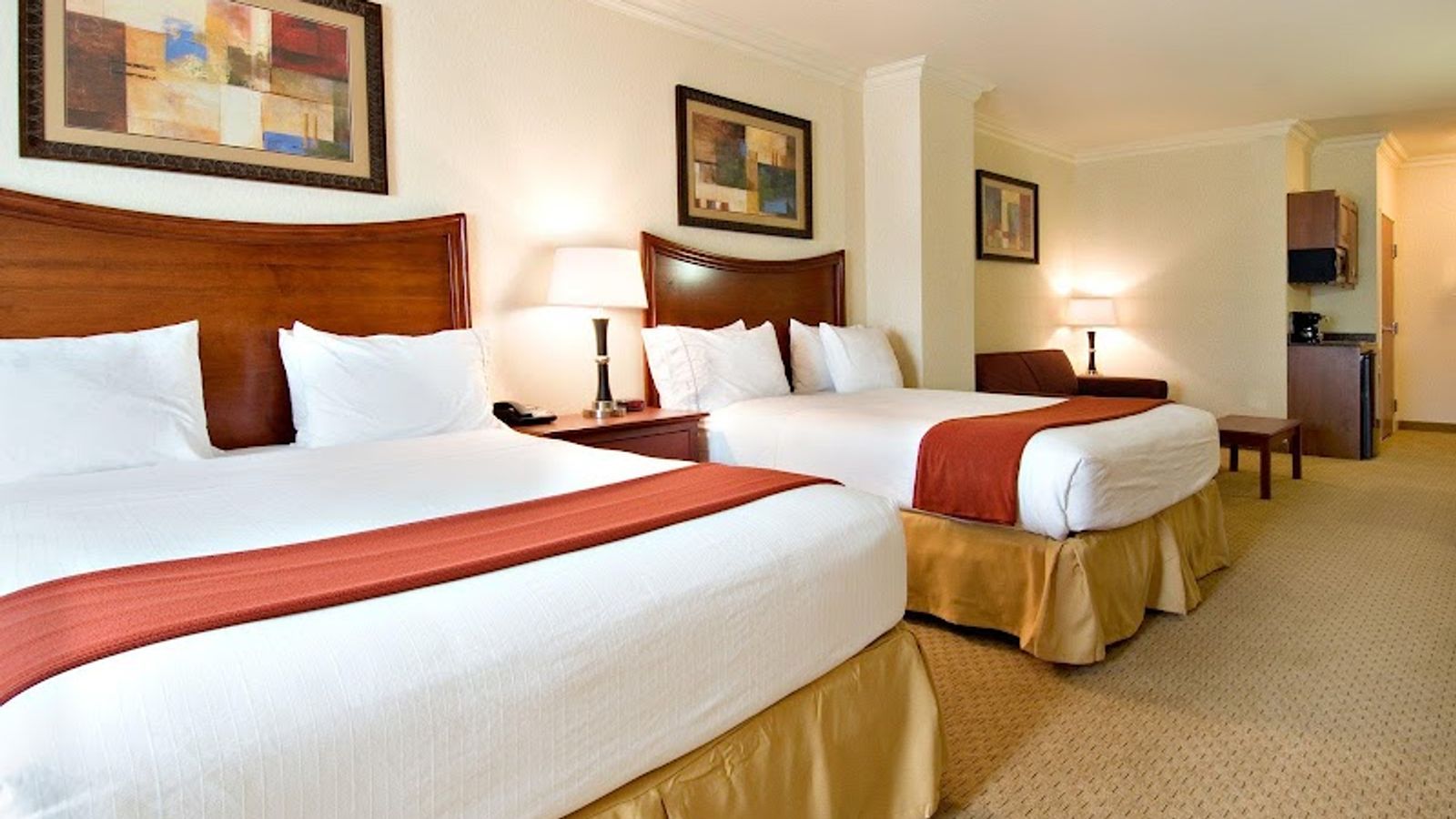 Photo of Holiday Inn Express & Suites Klamath Falls Central, an IHG Hotel