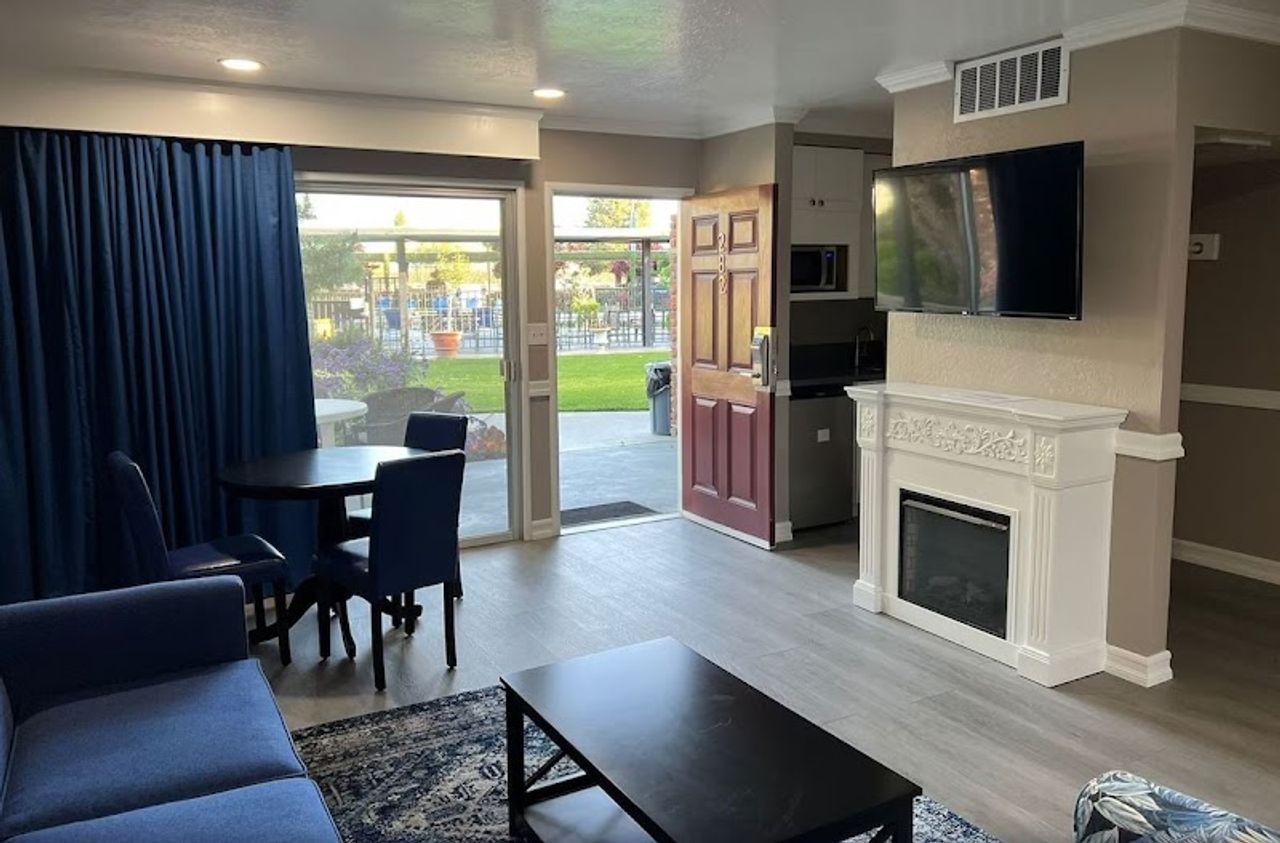 Photo of Lamp Liter Inn