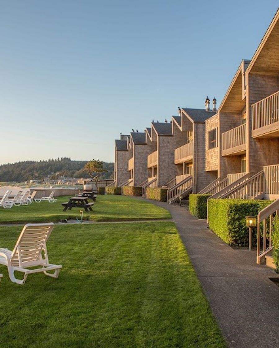 Schooner's Cove Inn
