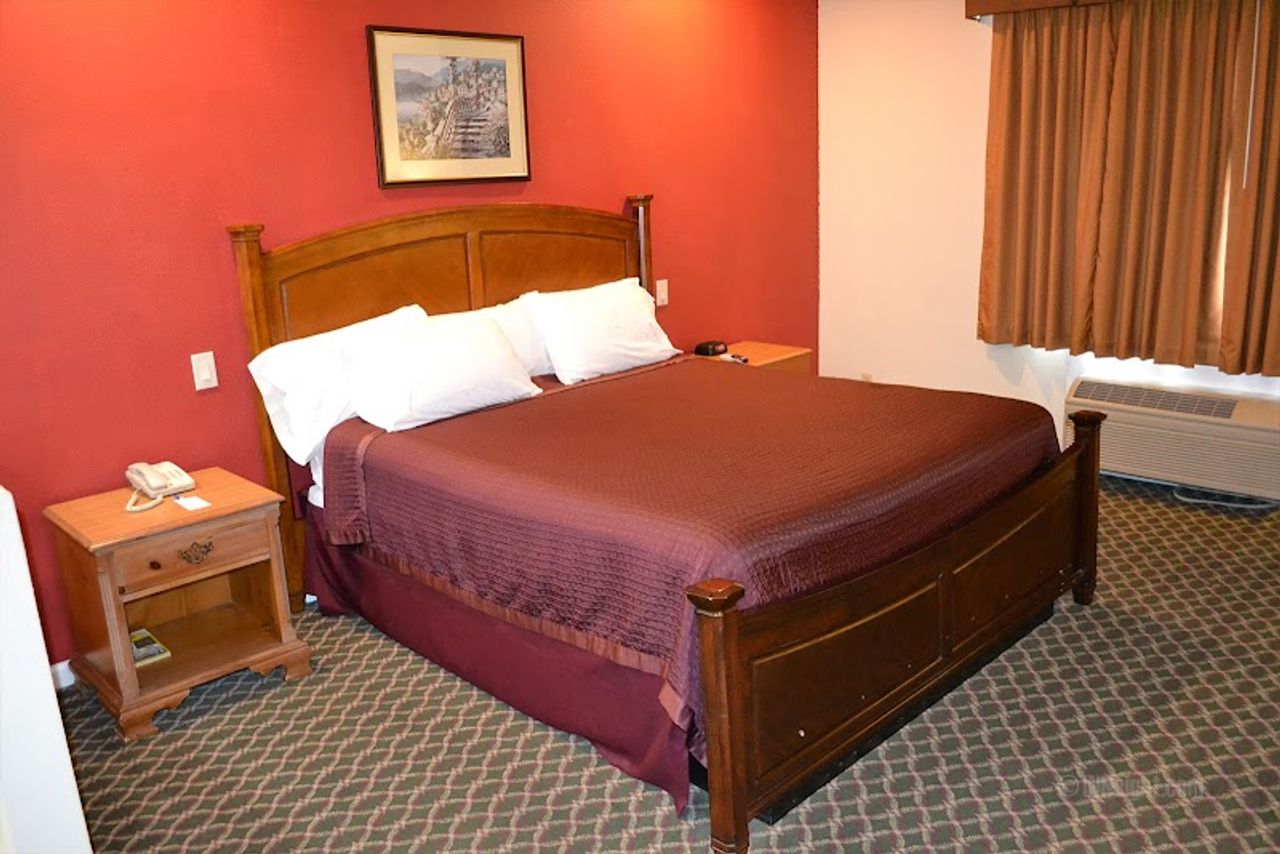 Photo of The Miramar Inn & Suites