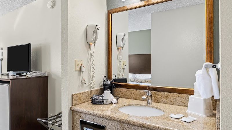 Photo of bend inn & suites