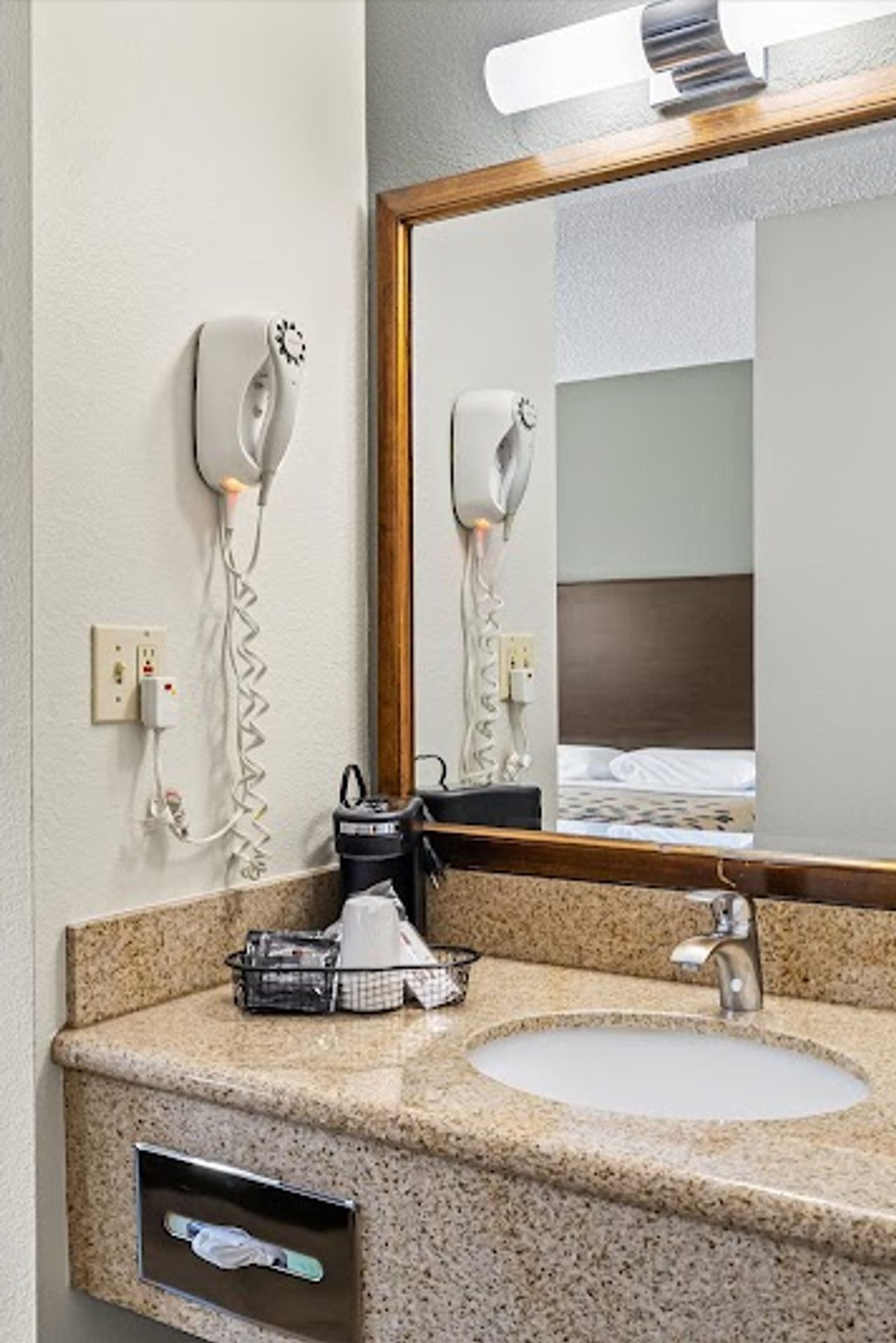 Photo of bend inn & suites