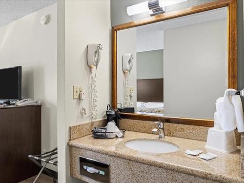 Photo of bend inn & suites
