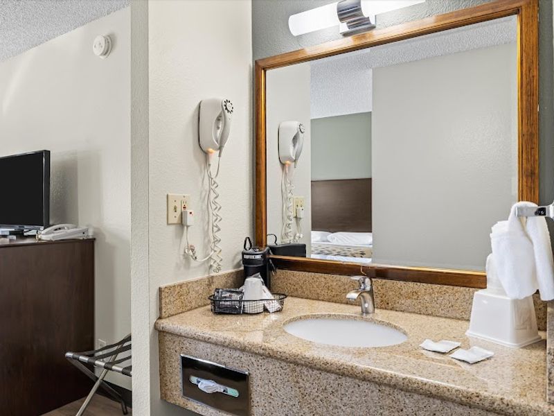 Photo of bend inn & suites