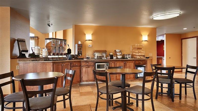 Photo of Best Western Palm Court Inn - Complimentary full breakfast
