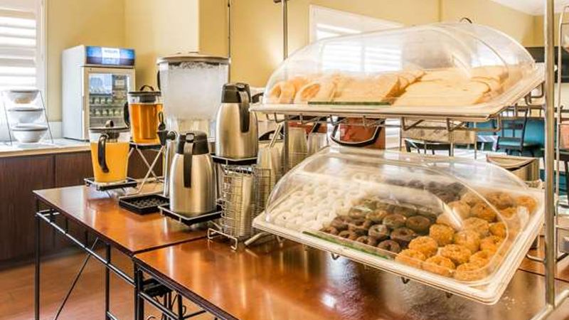 Photo of Comfort Suites Fresno River Park