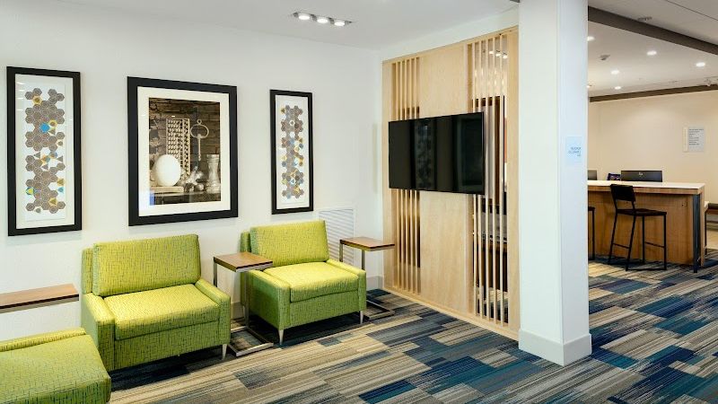 Photo of Holiday Inn Express & Suites Medford, an IHG Hotel