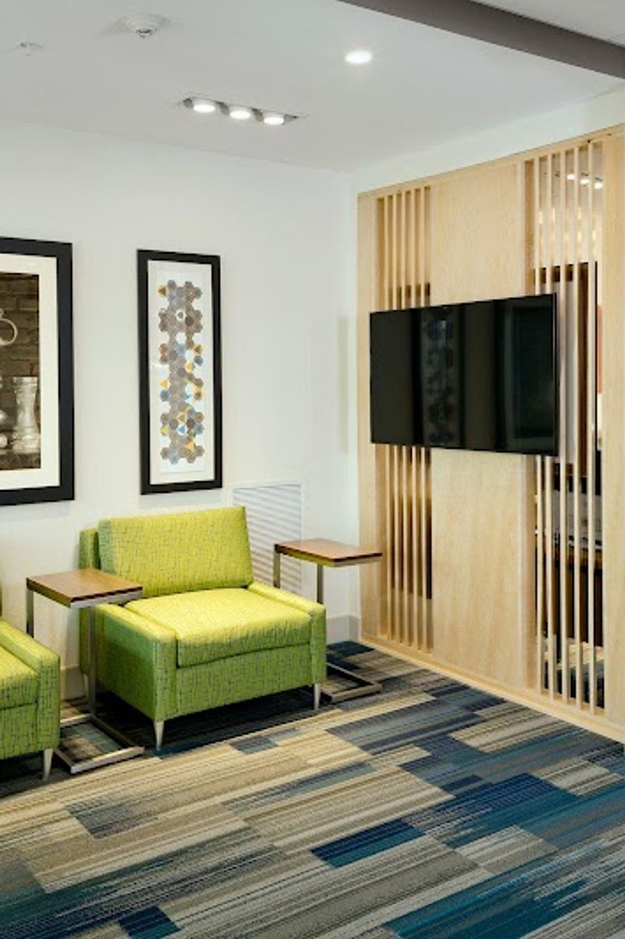 Photo of Holiday Inn Express & Suites Medford, an IHG Hotel