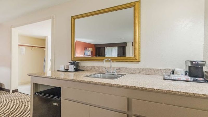 Photo of Best Western Roseville Inn