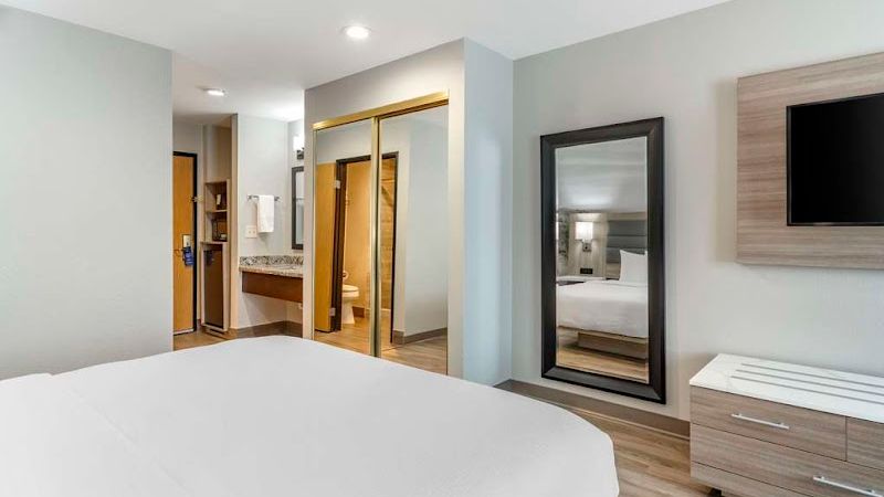 Photo of Best Western Plus Vineyard Inn