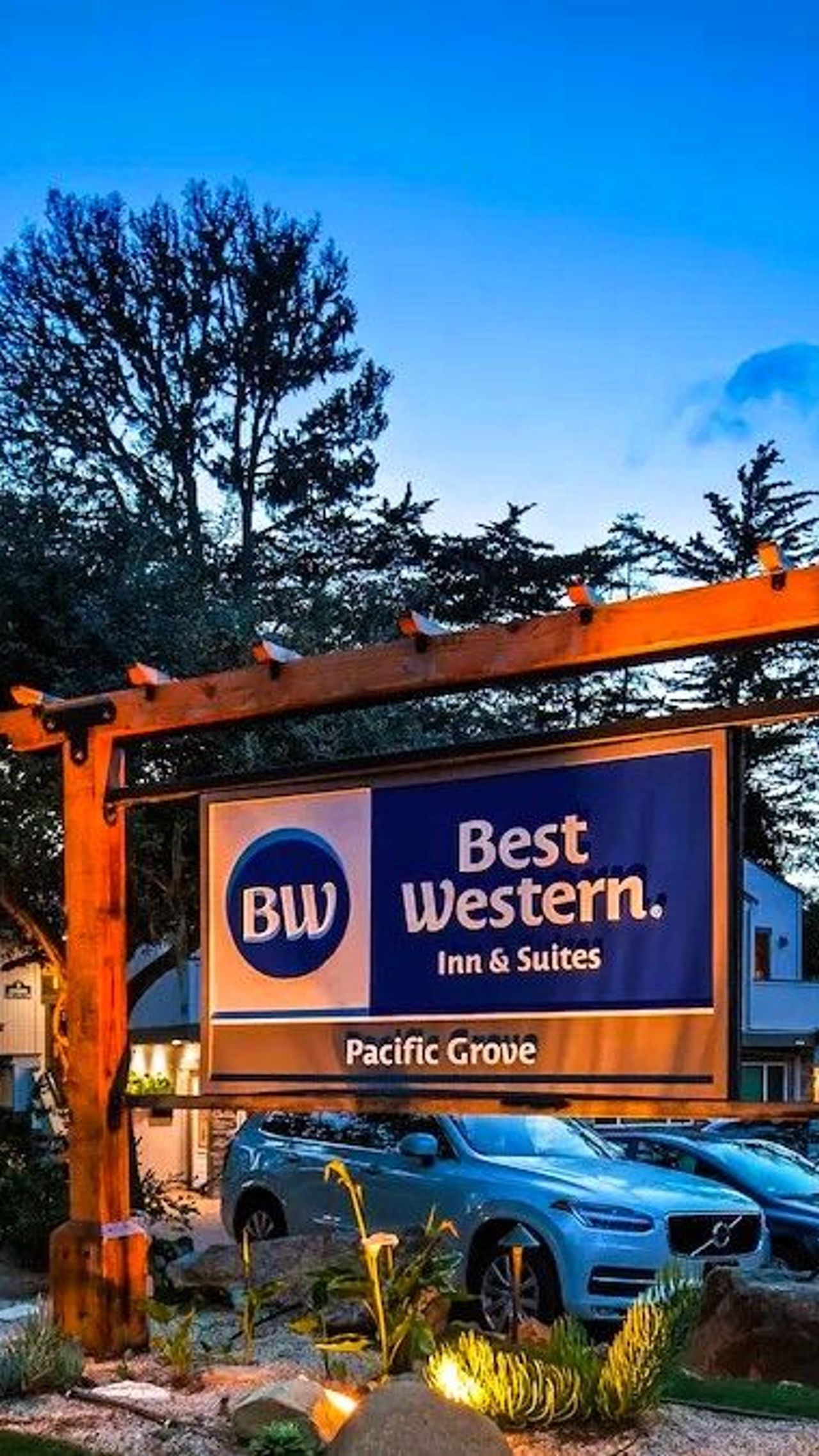 Best Western The Inn & Suites Pacific Grove - Exterior
