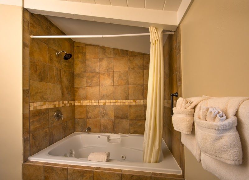 Photo of Sunset Inn - Bathroom with Jacuzzi in the Premium King with Full Kitchen