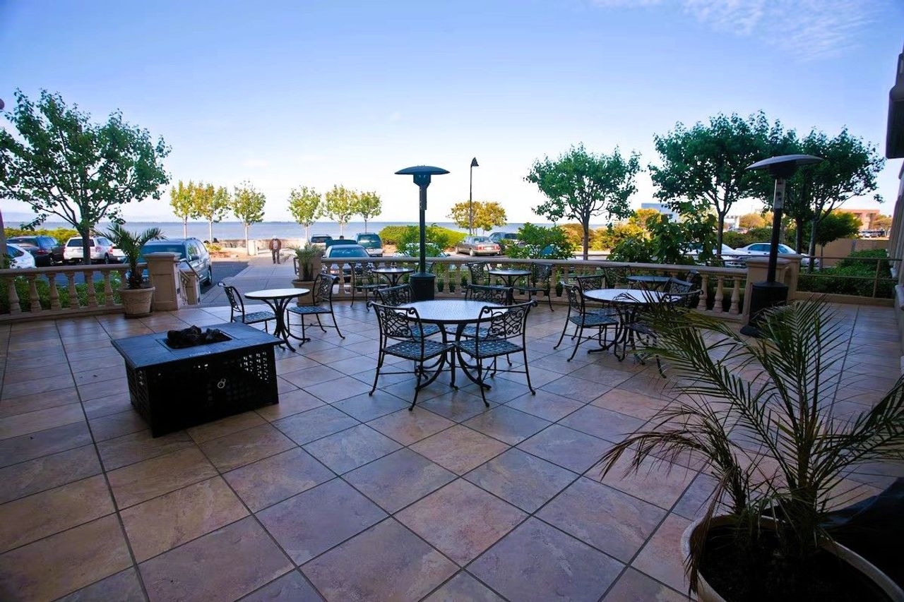 Bay Landing Hotel - Terrace, patio