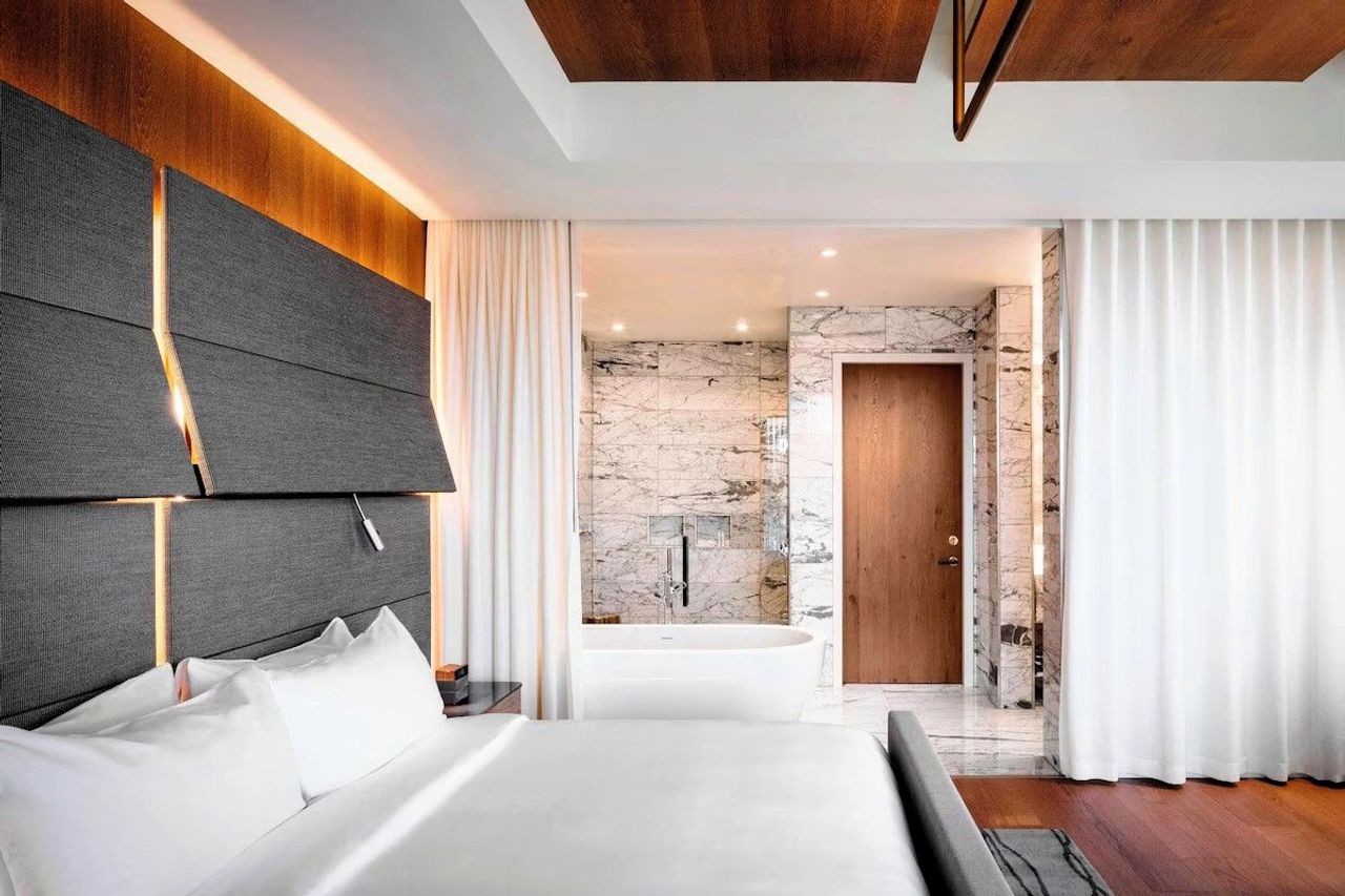 Hotel Nia, Autograph Collection - Suite with spa-like bathroom