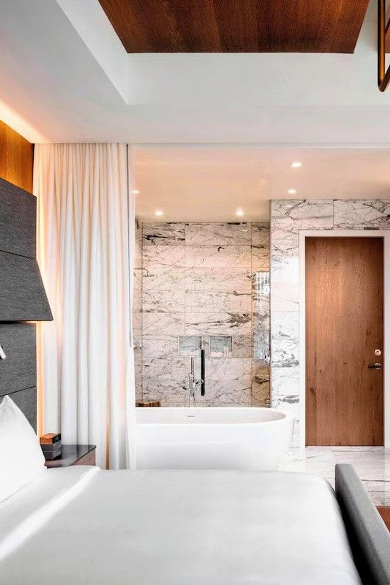Hotel Nia, Autograph Collection - Suite with spa-like bathroom