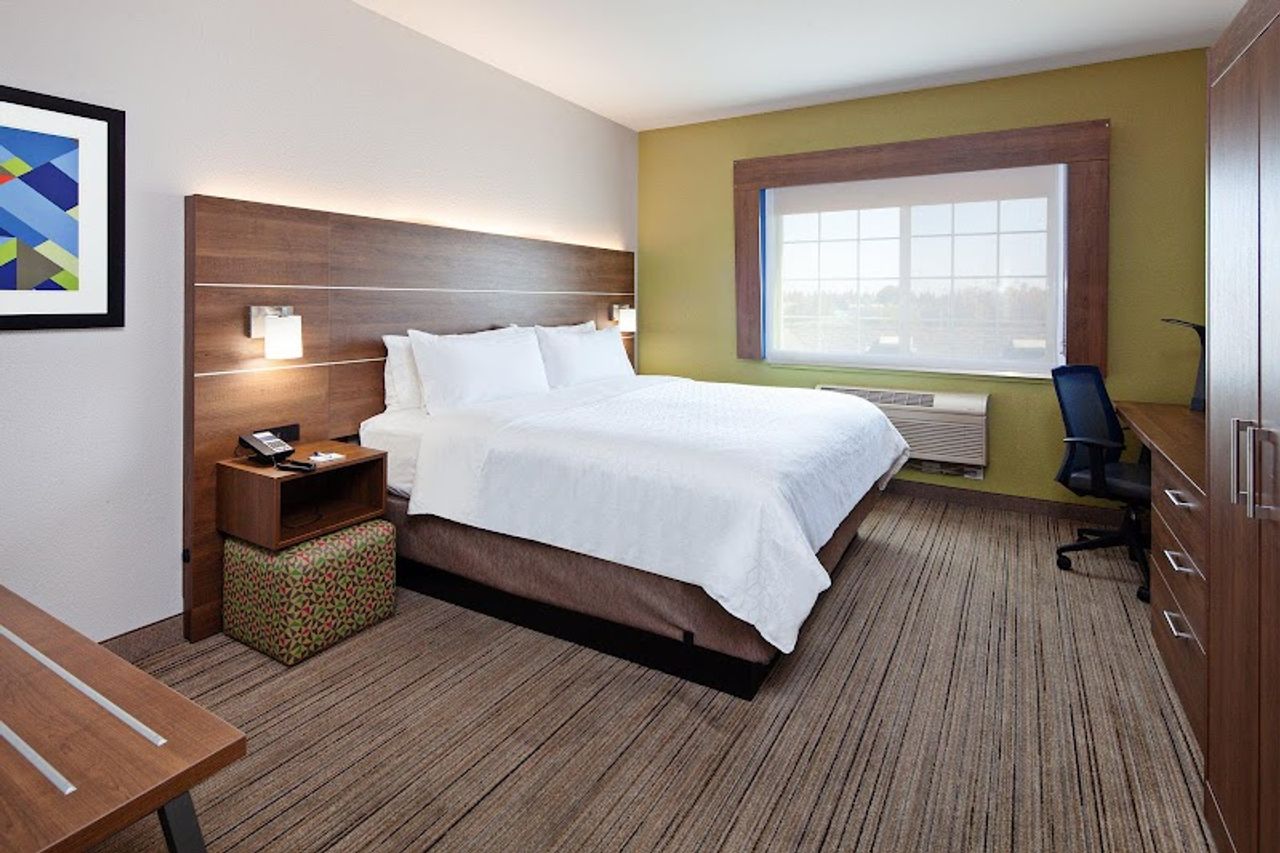 Photo of Holiday Inn Express & Suites Tulare by IHG