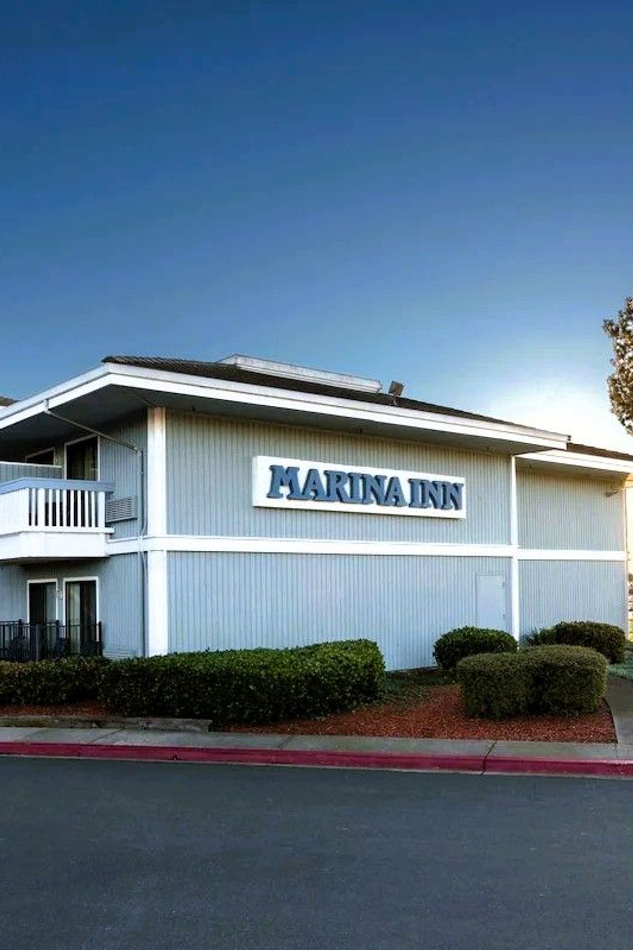 The Marina Inn on San Francisco Bay