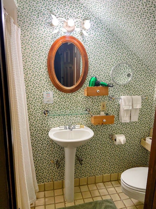 Photo of Old Monterey Inn - Bathroom