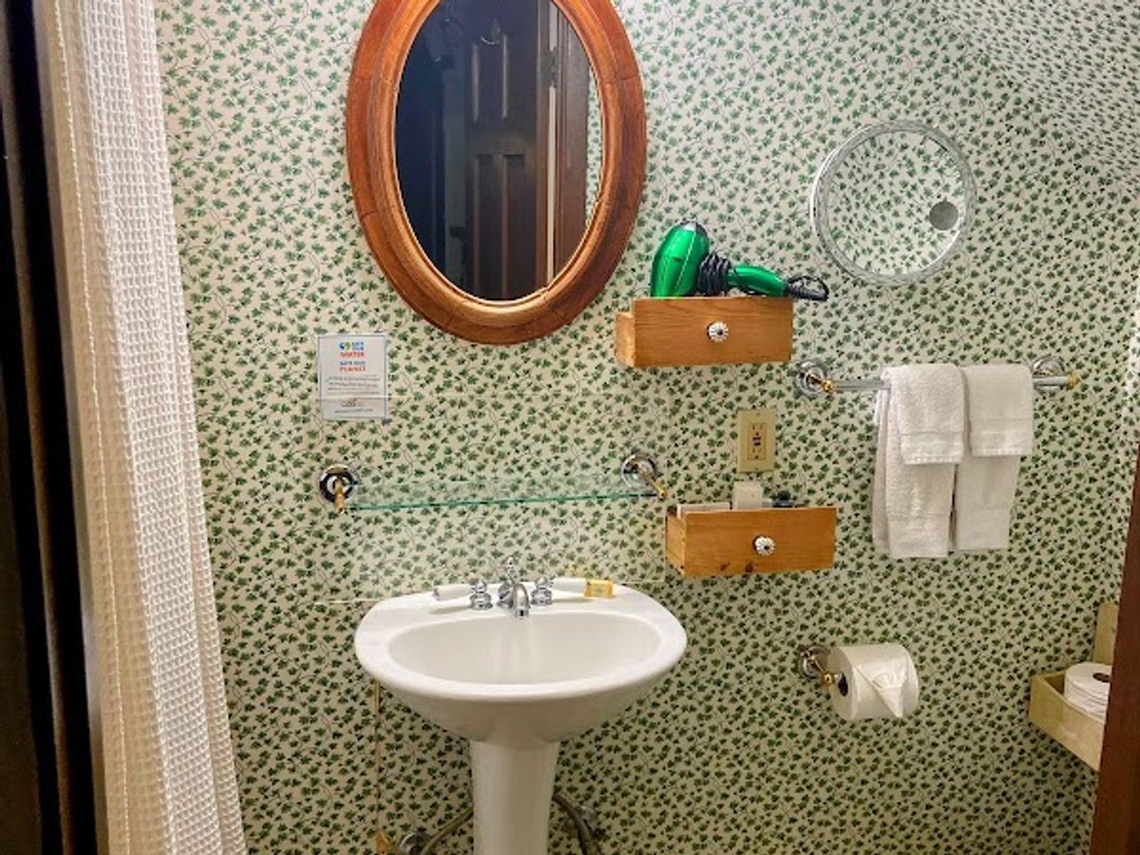 Photo of Old Monterey Inn - Bathroom
