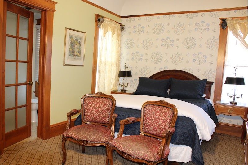 Photo of Pacific Grove Inn - Room, Queen bed