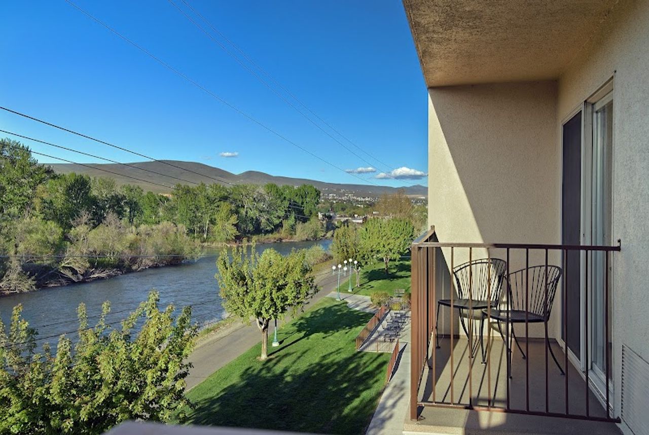 Photo of Oxford Suites Yakima