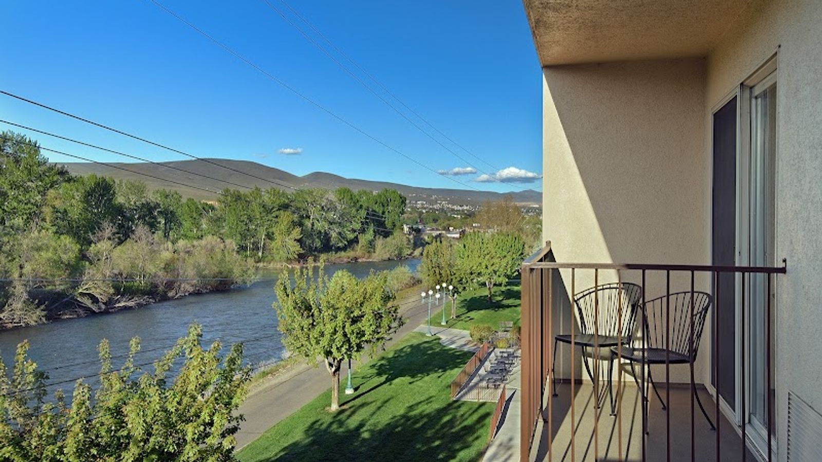 Photo of Oxford Suites Yakima