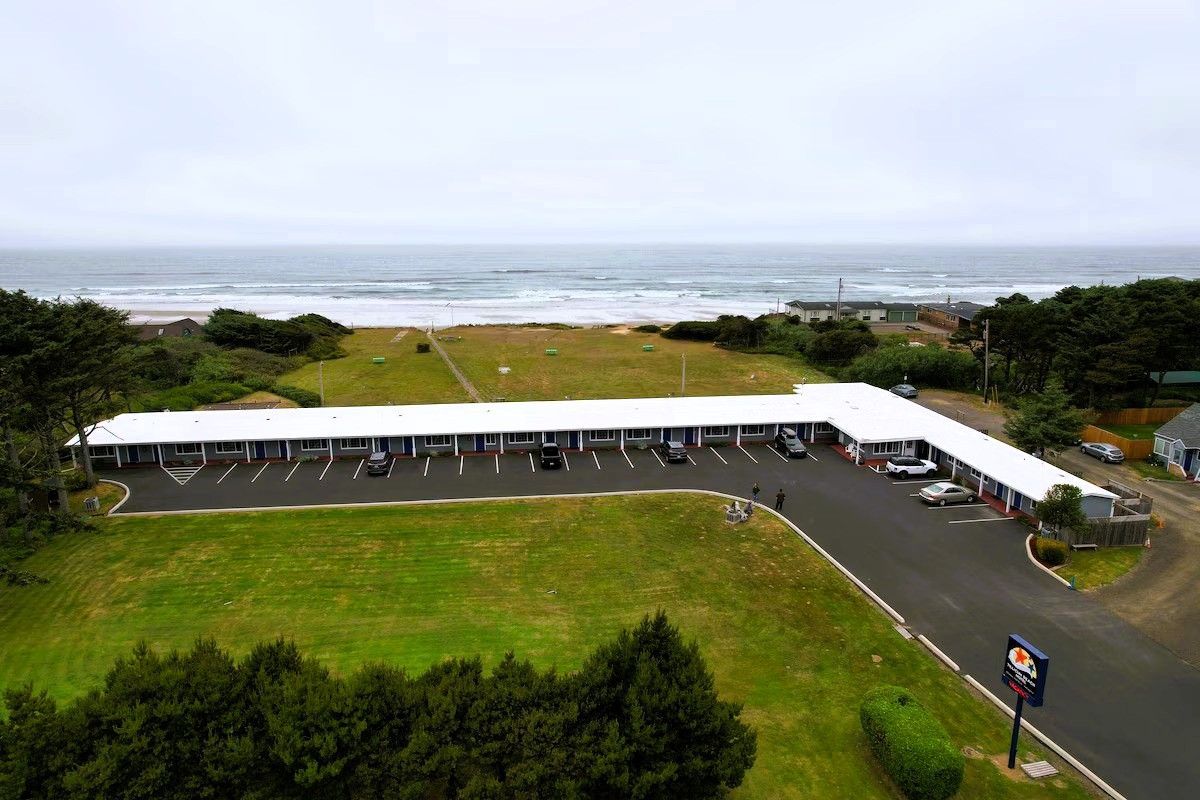 Photo of Deane’s Oceanfront Lodge - Aerial View