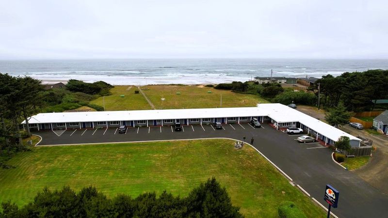 Photo of Deane’s Oceanfront Lodge - Aerial View