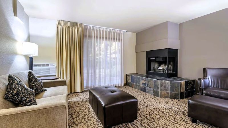 Mt. Hood Oregon Resort - Fireside King Studio, corner fireplace, forest views