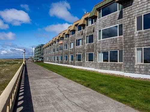 Photo of Ebb Tide Oceanfront Inn