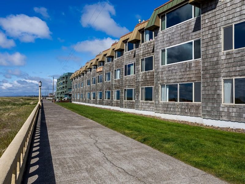 Photo of Ebb Tide Oceanfront Inn