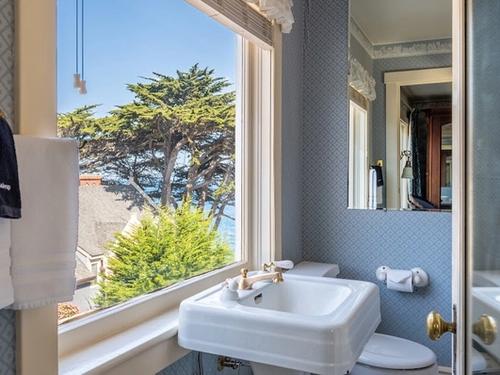 Photo of Martine Inn - Early American Room Bathroom