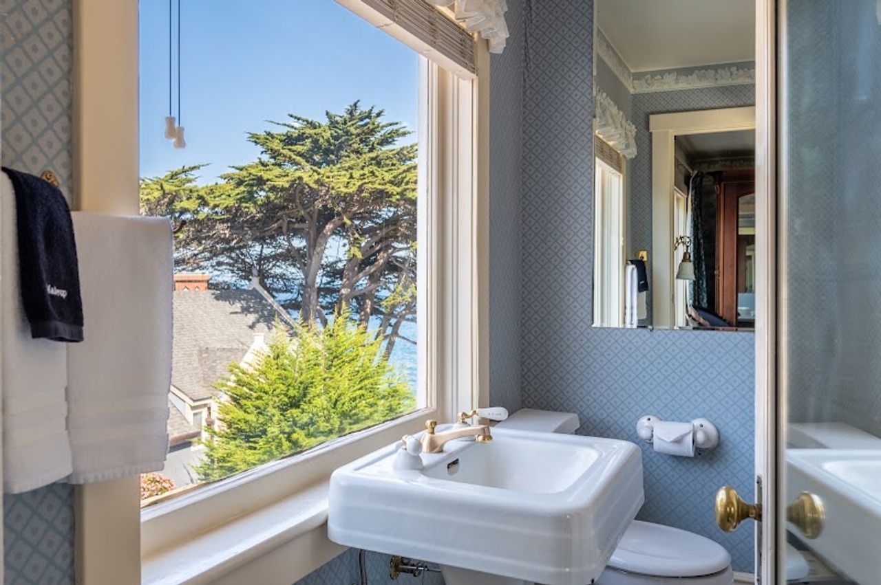 Photo of Martine Inn - Early American Room Bathroom