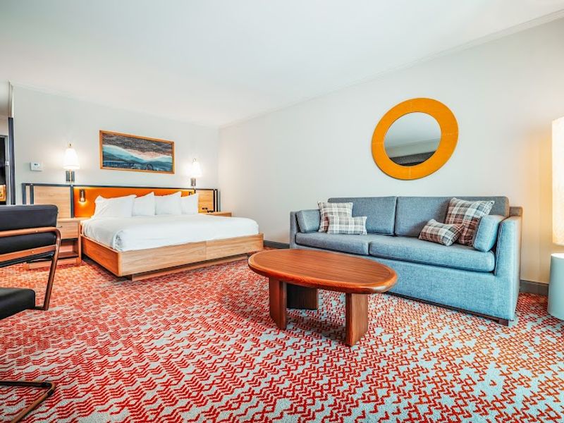 Photo of Valley River Inn - Room, King Bed, Living Area