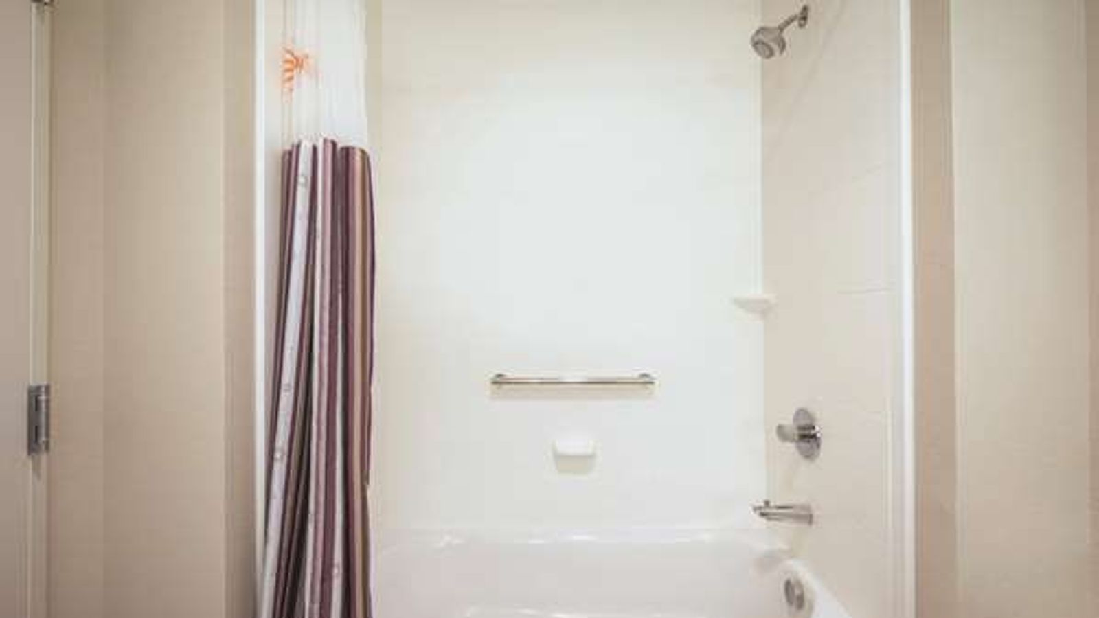 Photo of Howard Johnson by Wyndham Sacramento Downtown