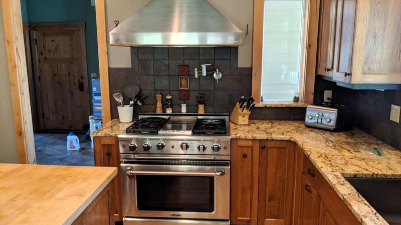 Copper Creek Inn Restaurant & Lodging - Tahoma Canyon Home Private kitchen