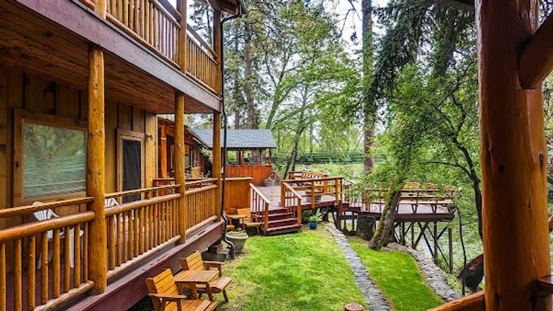 Photo of The Lindsay Lodge & Restaurant