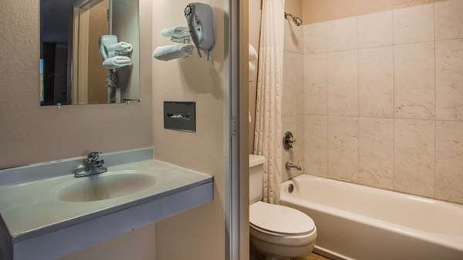 Photo of Super 8 by Wyndham Vacaville