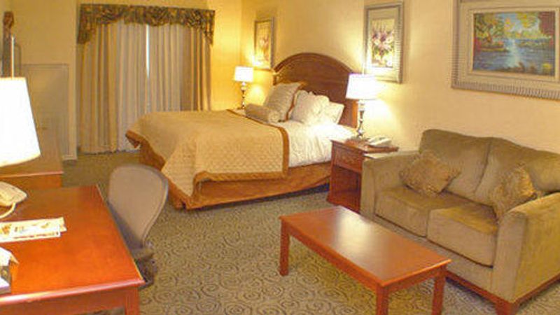 Photo of Holiday Inn Express & Suites Bakersfield Central, an IHG Hotel