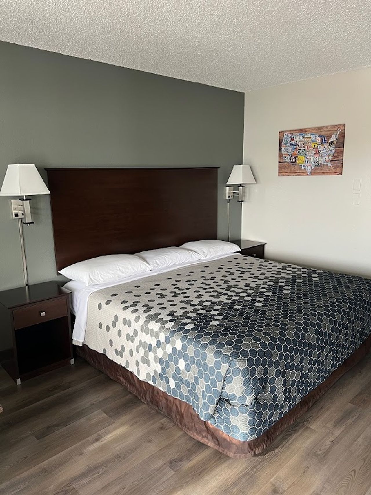 Photo of bend inn & suites