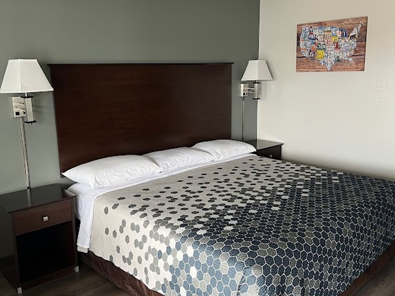 Photo of bend inn & suites