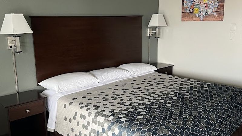 Photo of bend inn & suites