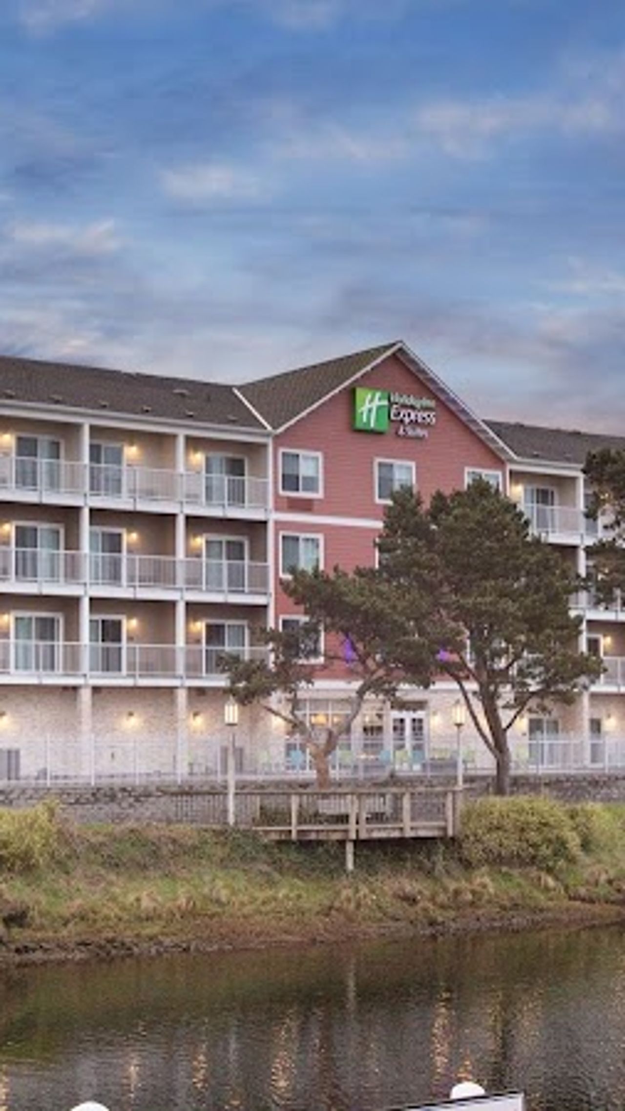 Photo of Holiday Inn Express & Suites Seaside-Convention Center