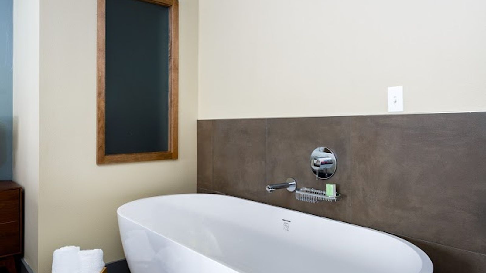 Photo of The Coho Oceanfront Lodge - Soaking Tub