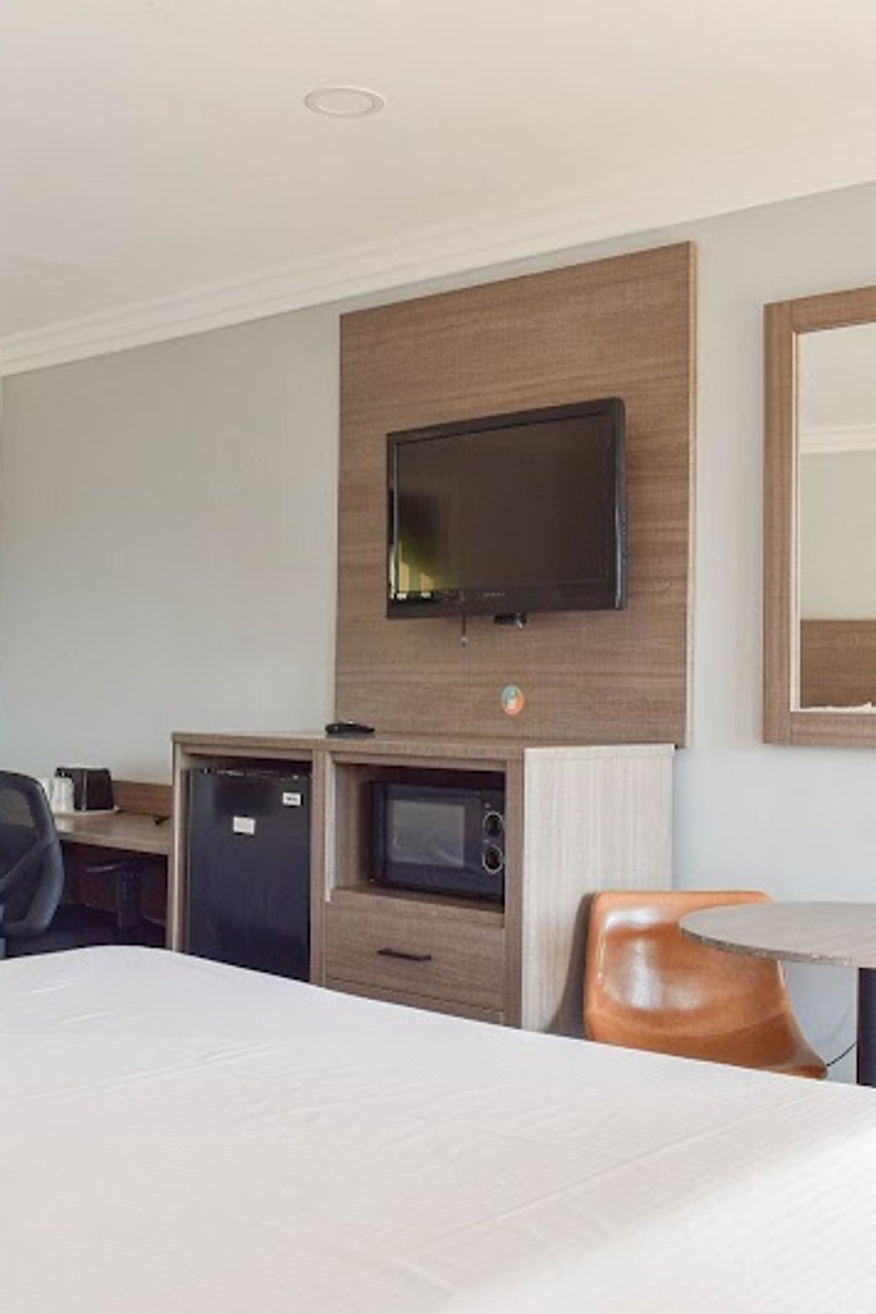 Photo of Lone Oak Lodge - Room, 2 Queen Beds, Table, 2 Chairs, Work Desk, Flat TV, Fridge, Microwave