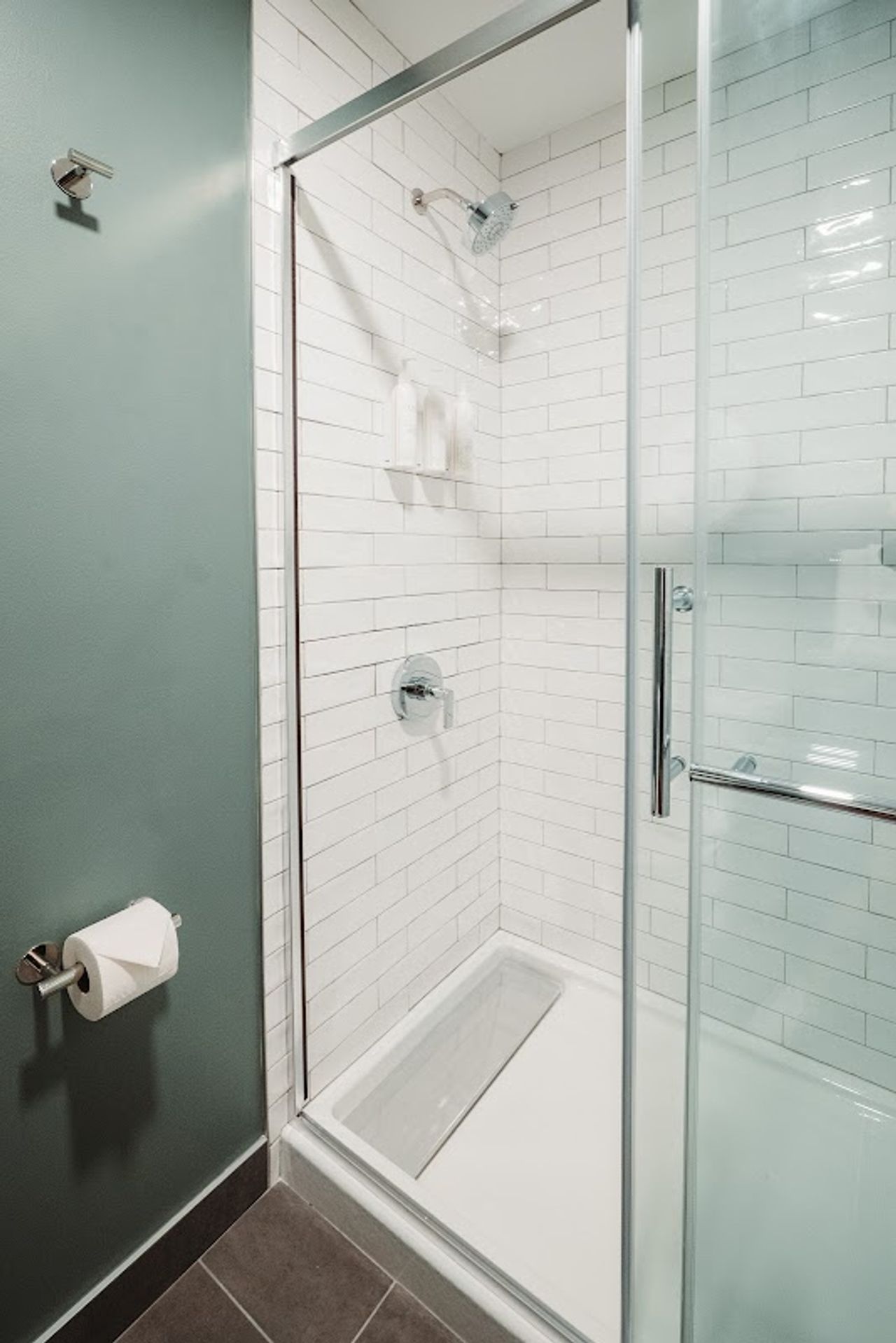 Photo of Valley River Inn - Bathroom, Walk-in shower