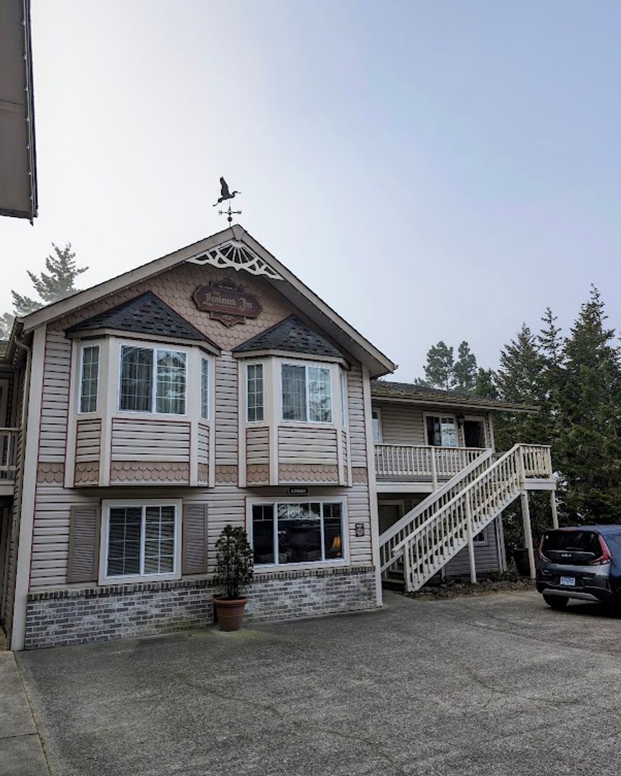Landmark Inn